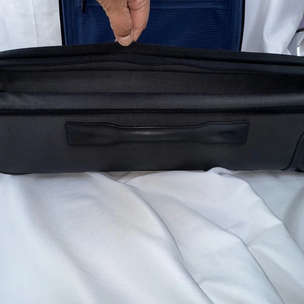 Tumi International 21